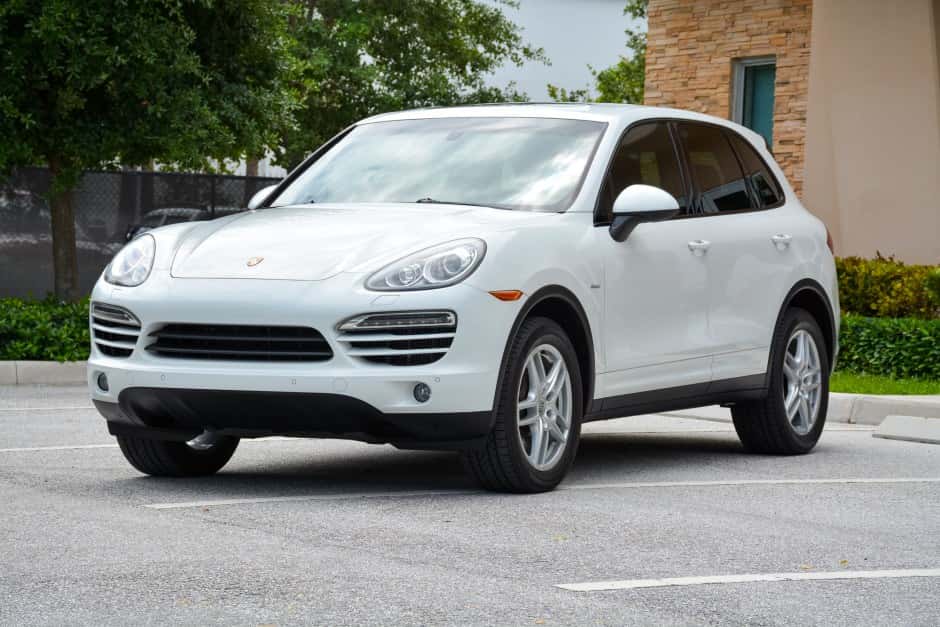 2013 Porsche 958 Cayenne (2011-2018) sold for $21,000