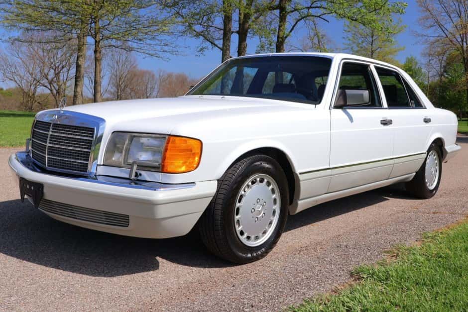 1990 Mercedes-Benz W126 S-Class sold for $25,000