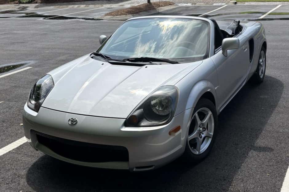 2001 Toyota W30 MR2 sold for $8,600