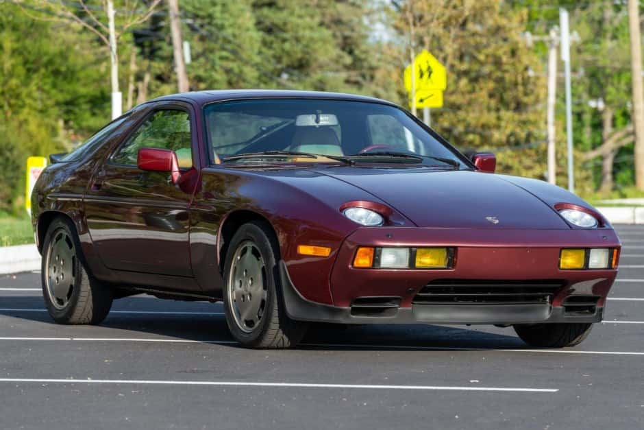 1984 Porsche 928 sold for $19,000
