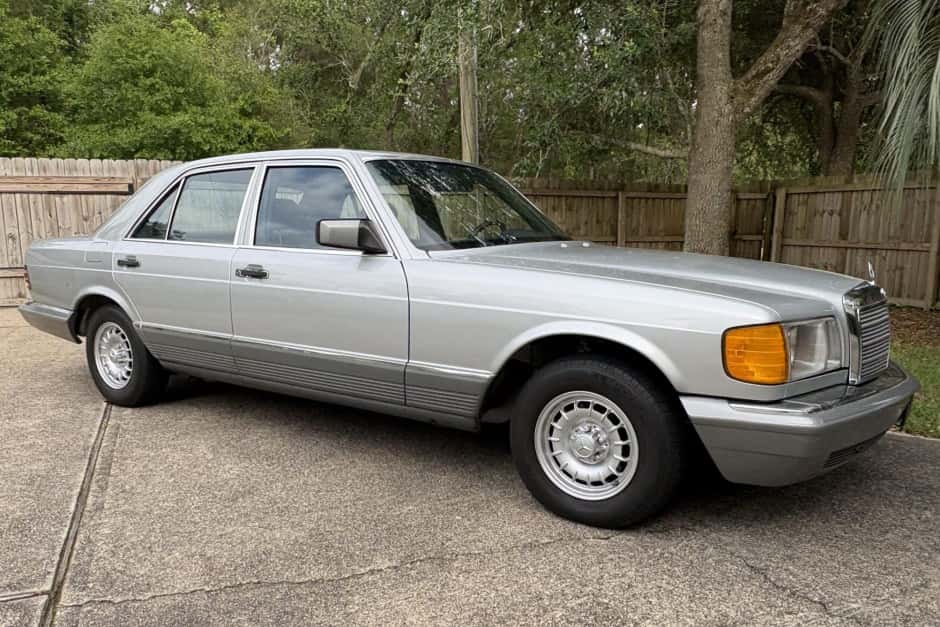 1984 Mercedes-Benz W126 S-Class sold for $4,800