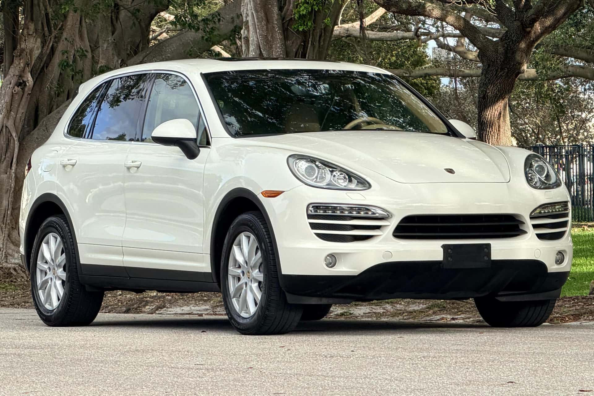 2012 Porsche Cayenne sold for $16,275