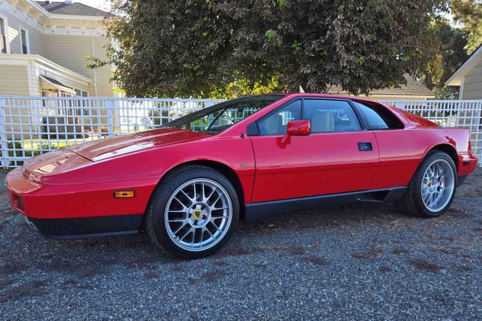 1988 Lotus Esprit sold for $42,000