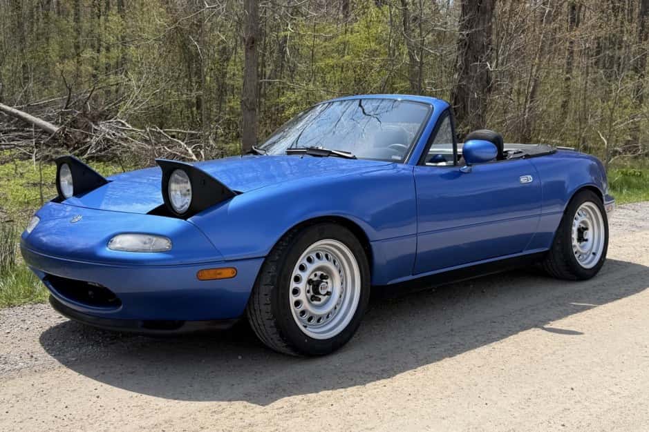1995 Mazda NA MX-5 Miata sold for $12,805