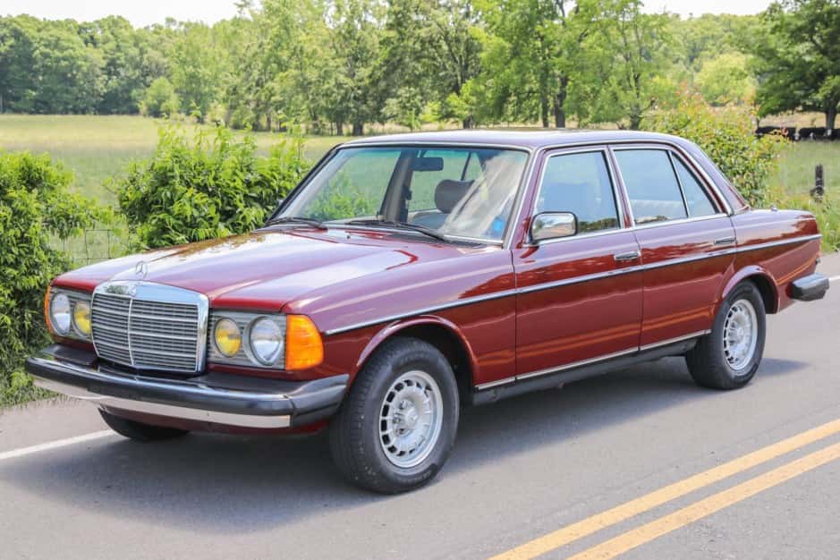 1983 Mercedes-Benz W123 sold for $37,500