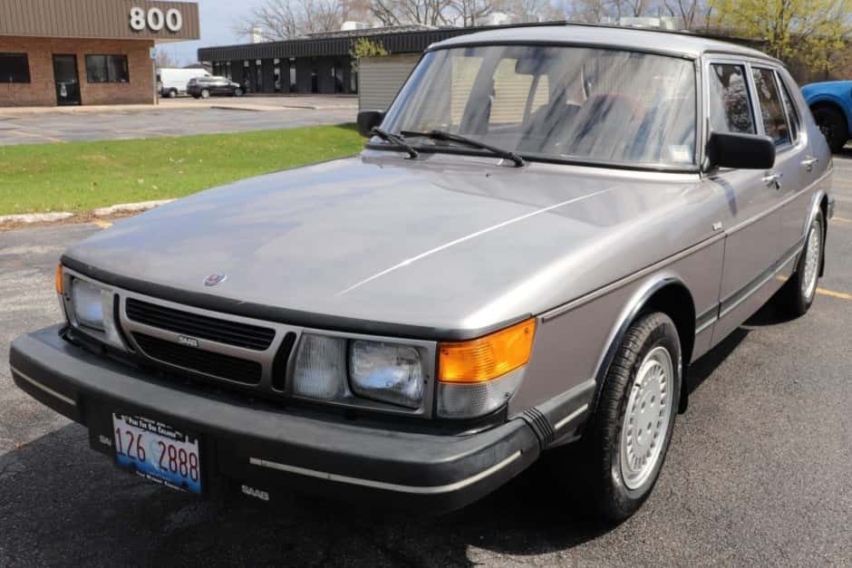 1985 Saab 900 sold for $6,000