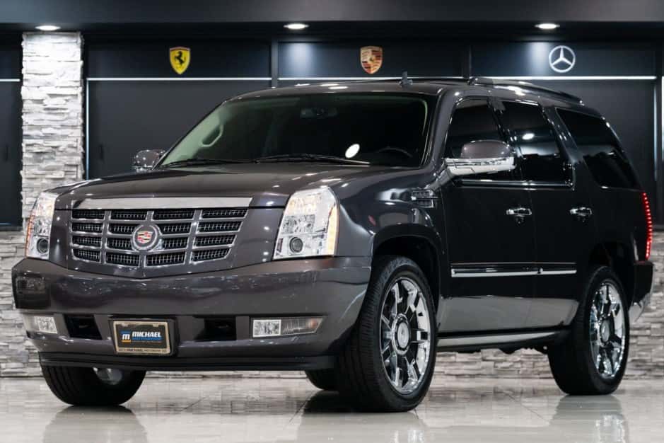 2010 Cadillac Escalade & EXT GMT900 (2007-2014) sold for $38,000
