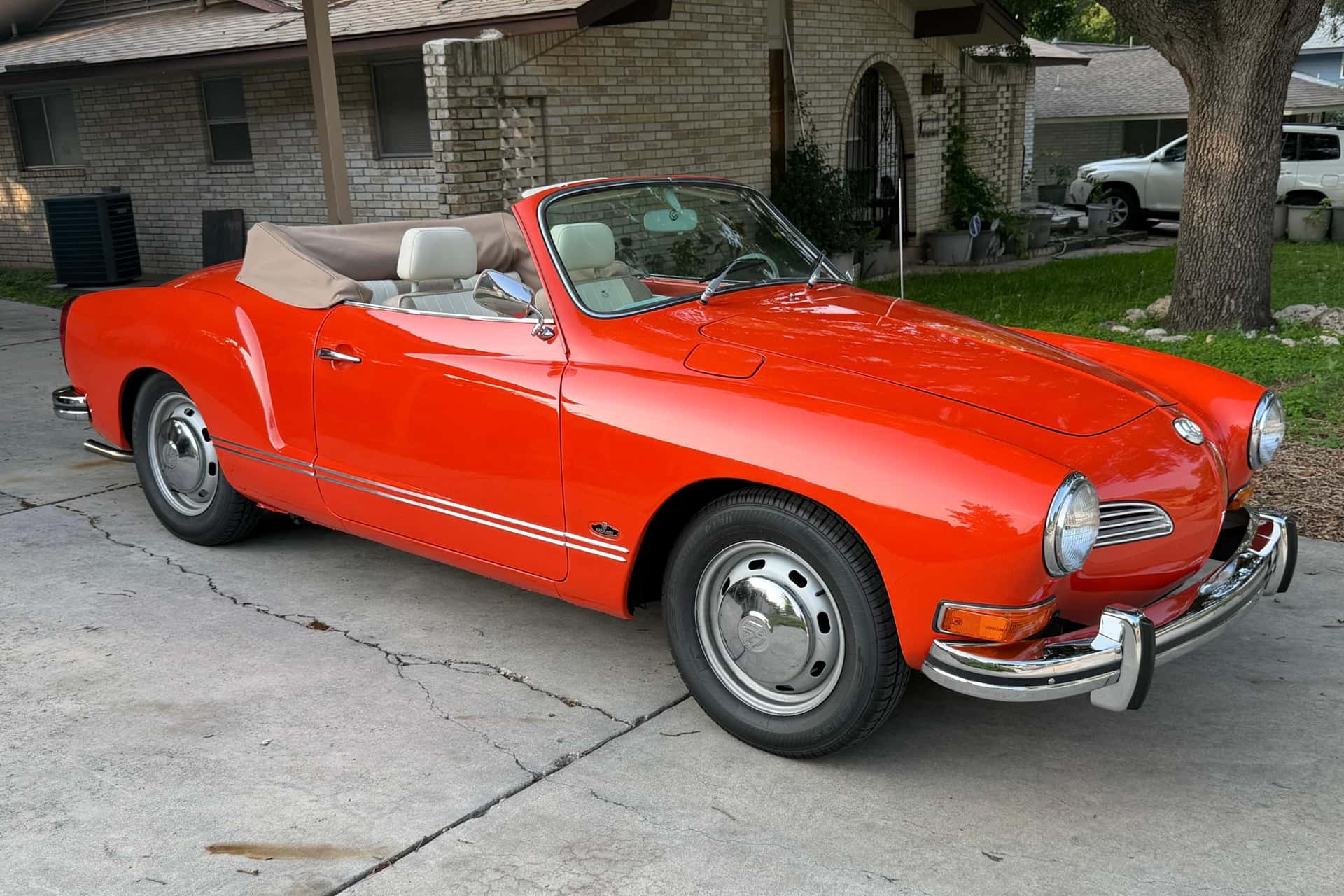 1972 Volkswagen Karmann Ghia sold for $32,500