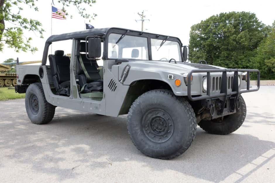 2001 Hummer HMMWV/Humvee sold for $10,750