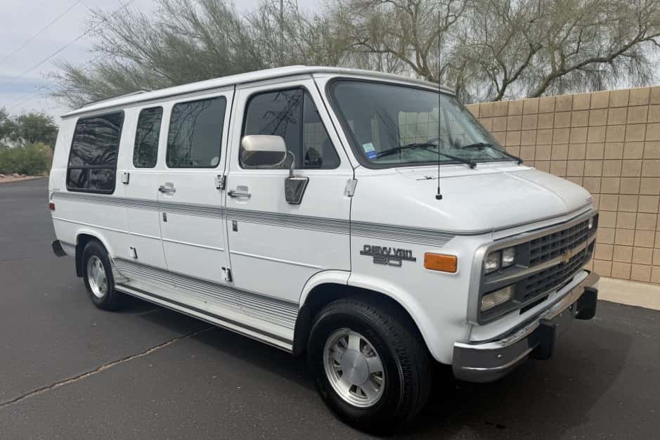 1995 Chevrolet G-Series Van sold for $10,389