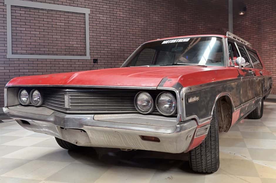 1968 Chrysler Town & Country sold for $15,000
