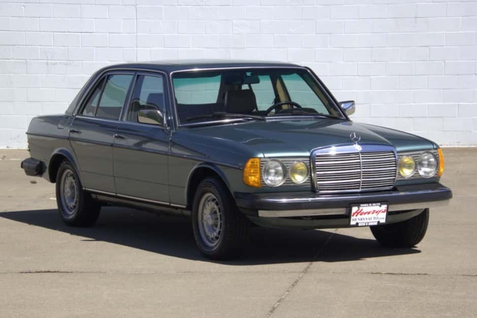 1985 Mercedes-Benz W123 sold for $18,123