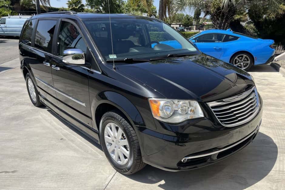 2012 Chrysler Town & Country Minivan sold for $22,750