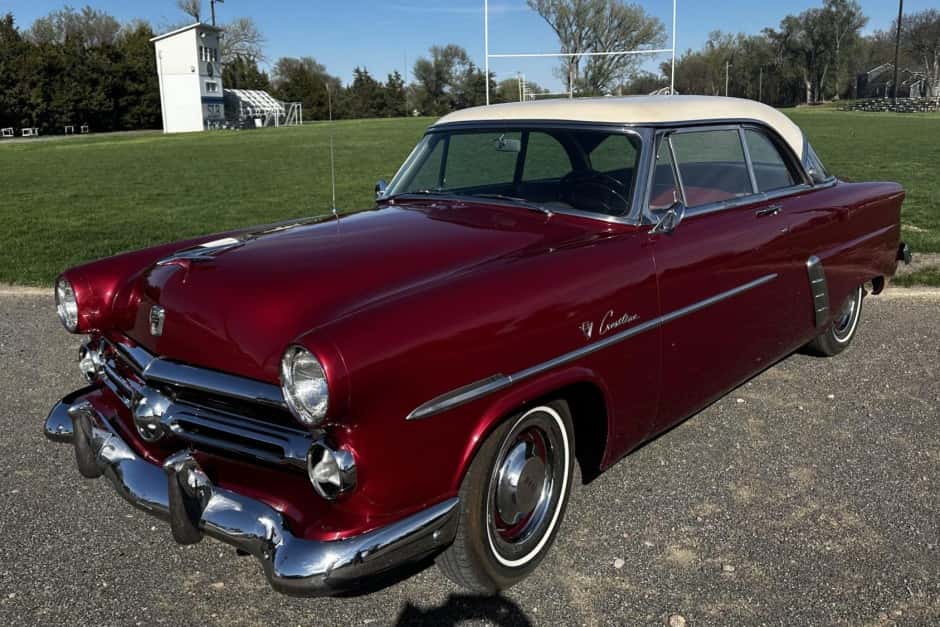 1952 Ford Crestline sold for $8,600