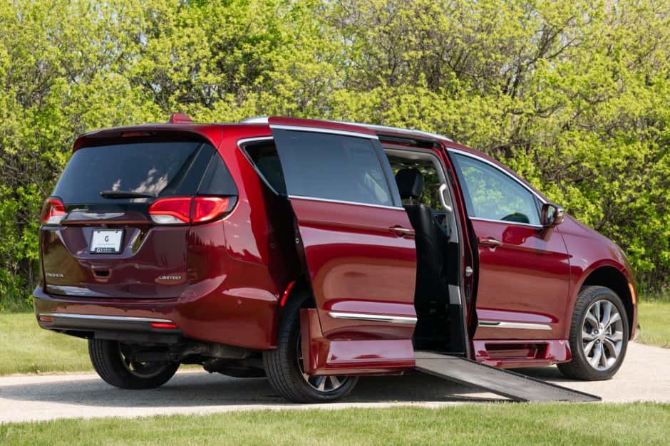 2018 Chrysler Pacifica Minivan sold for $39,500