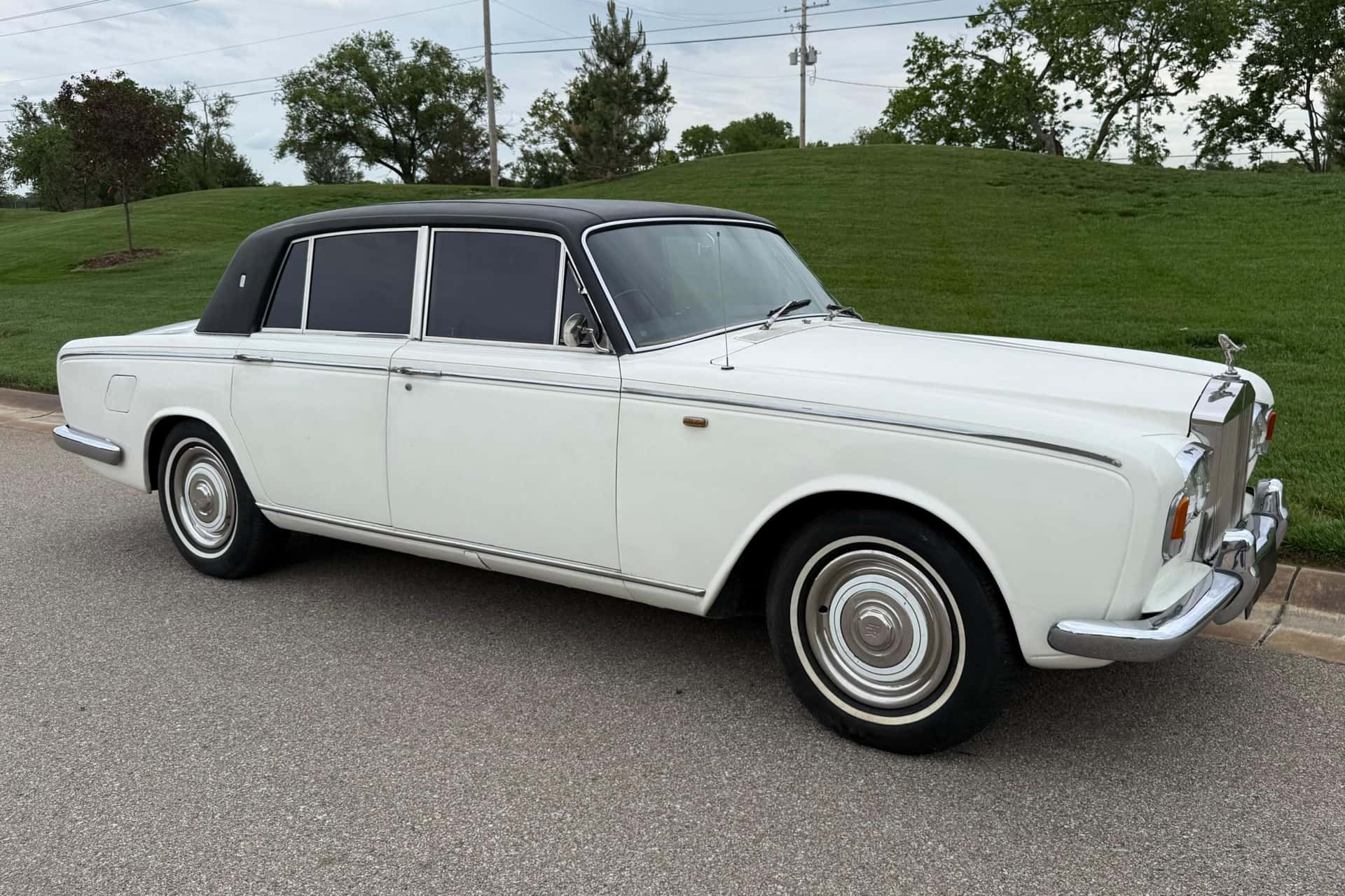 1968 Rolls-Royce Silver Shadow sold for $8,888