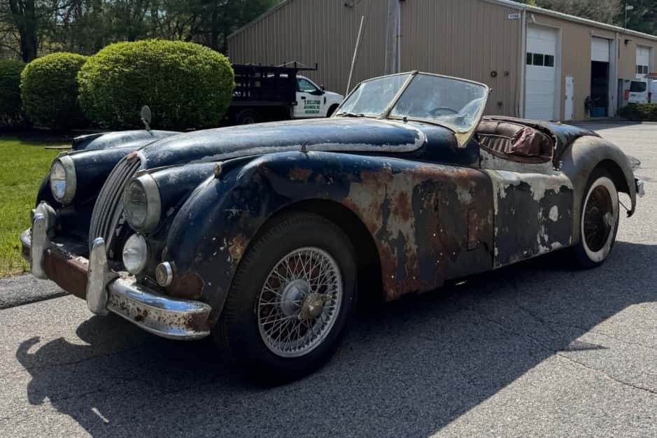 1956 Jaguar XK140 sold for $11,300
