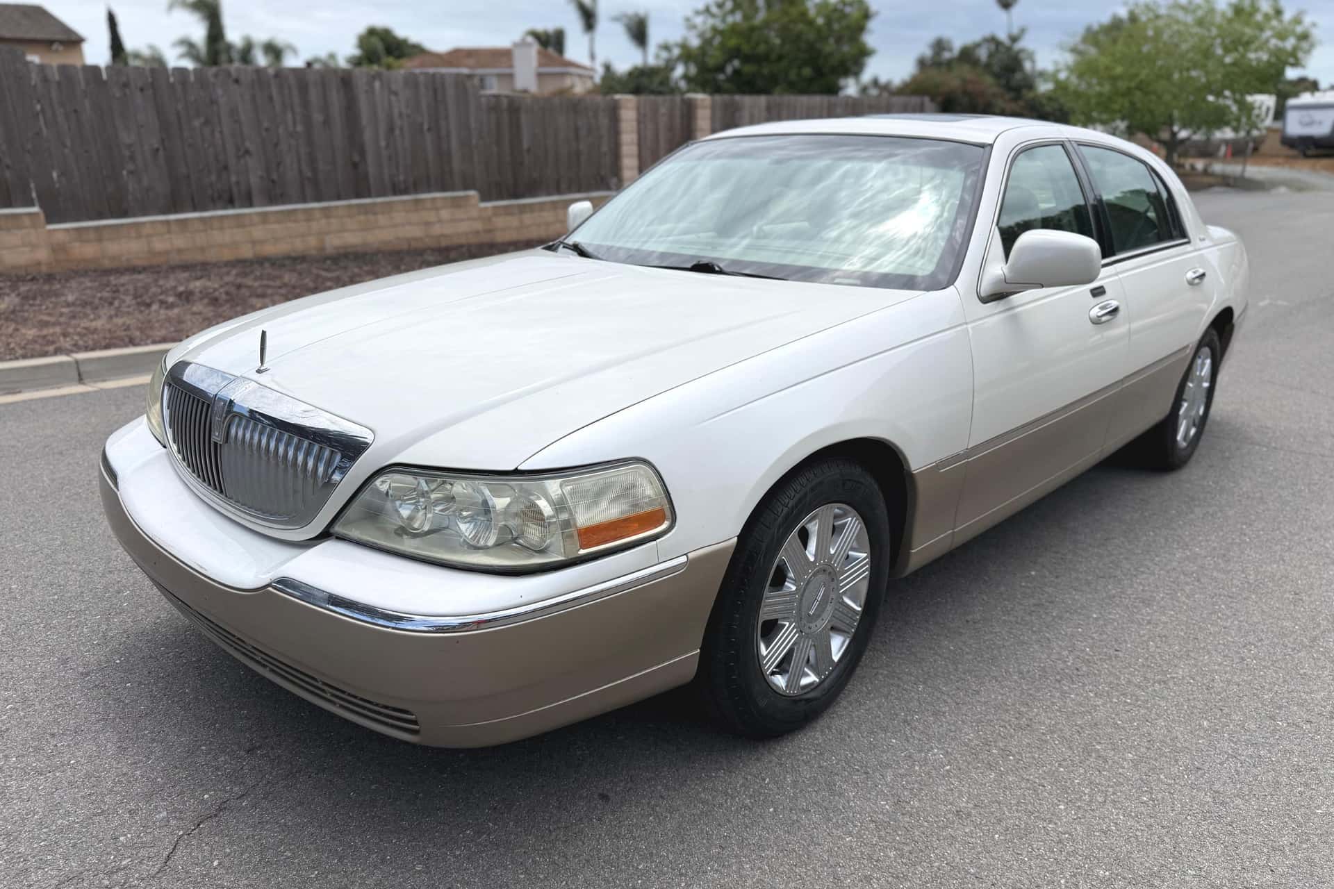 2004 Lincoln Town Car sold for $7,500