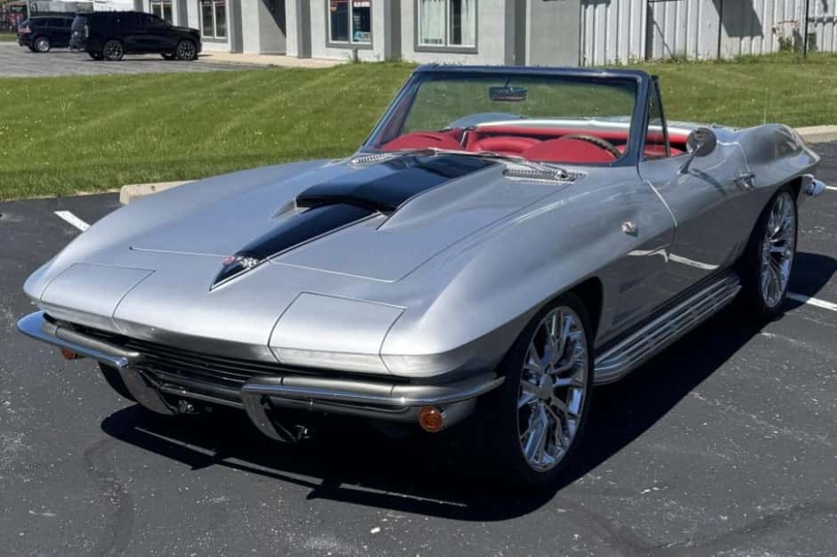 1964 Chevrolet Corvette C2 (1964) sold for $121,000