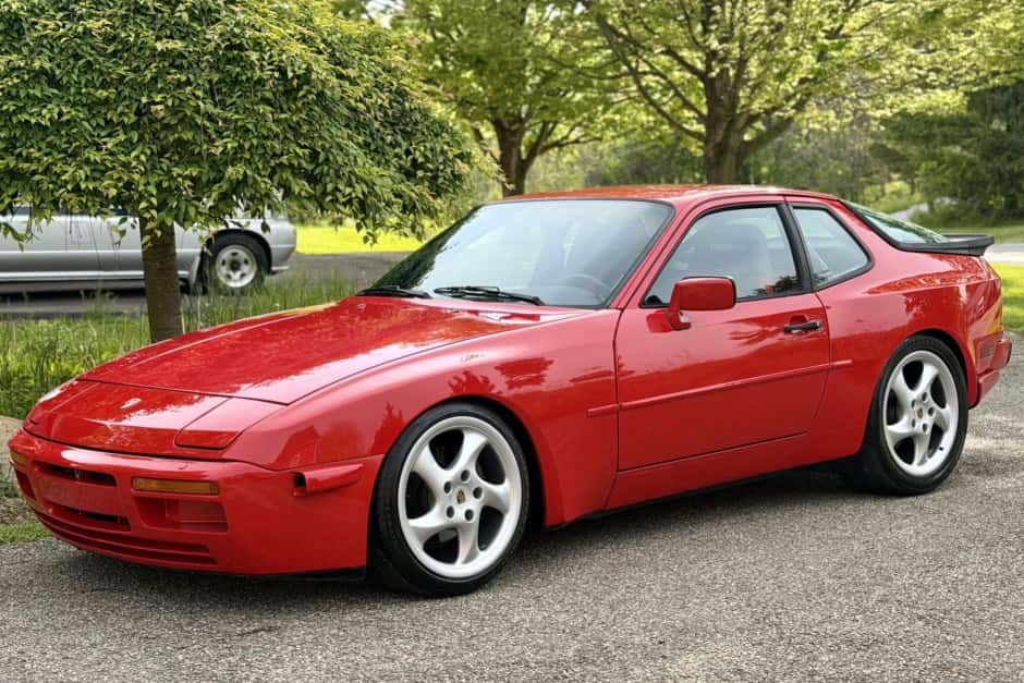 1989 Porsche 944 Turbo sold for $17,000