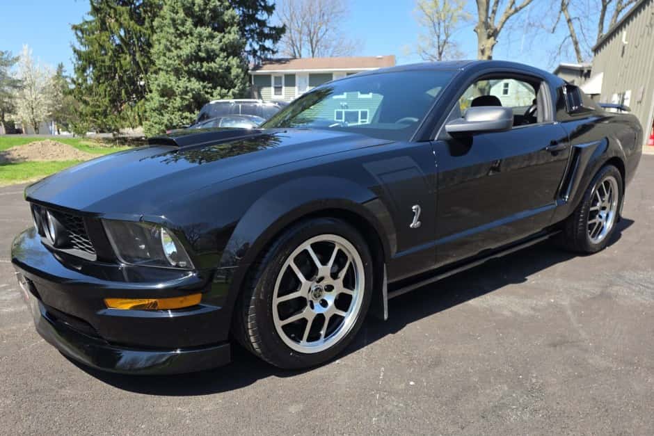 2009 Ford Mustang S197 2005-2014 sold for $16,000