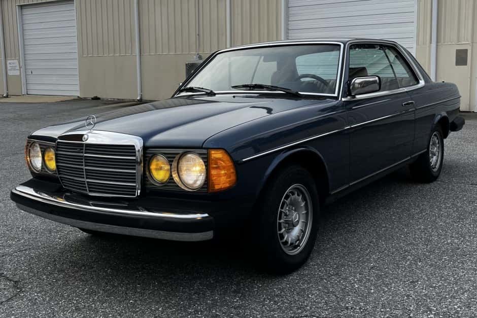 1984 Mercedes-Benz W123 sold for $38,250