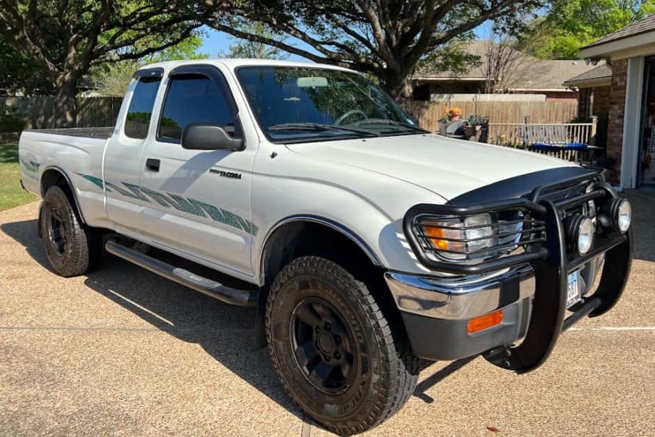 1996 Toyota Tacoma (N1X0 1995-2005) sold for $21,500