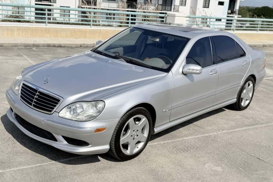2005 Mercedes-Benz W220 S-Class sold for $10,000