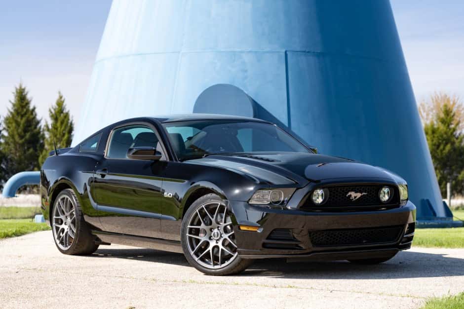2013 Ford Mustang S197 2005-2014 sold for $28,500