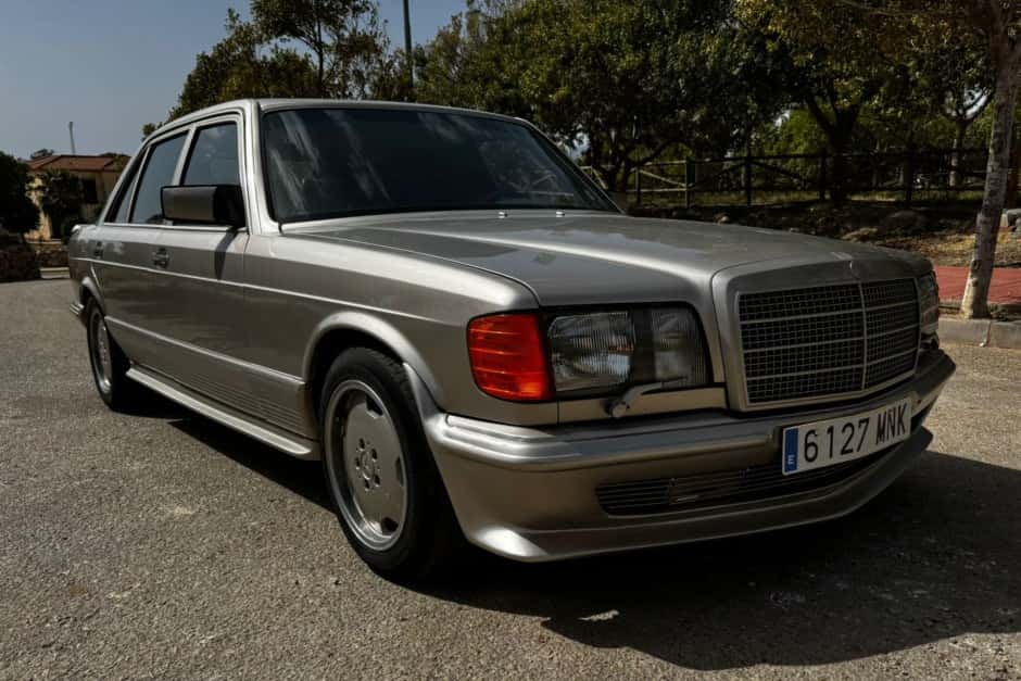 1985 Mercedes-Benz W126 S-Class sold for $7,500