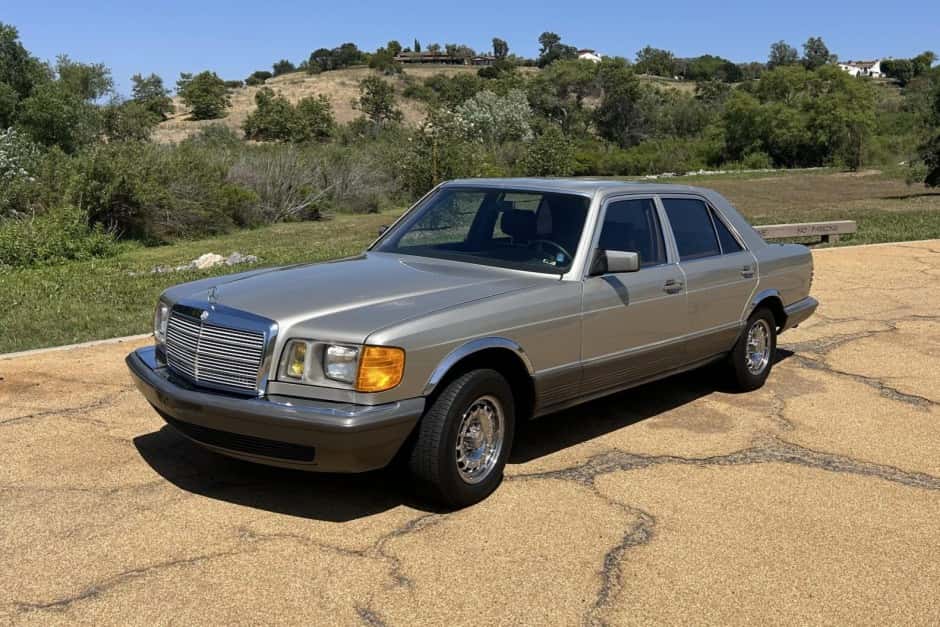 1985 Mercedes-Benz W126 S-Class sold for $4,900