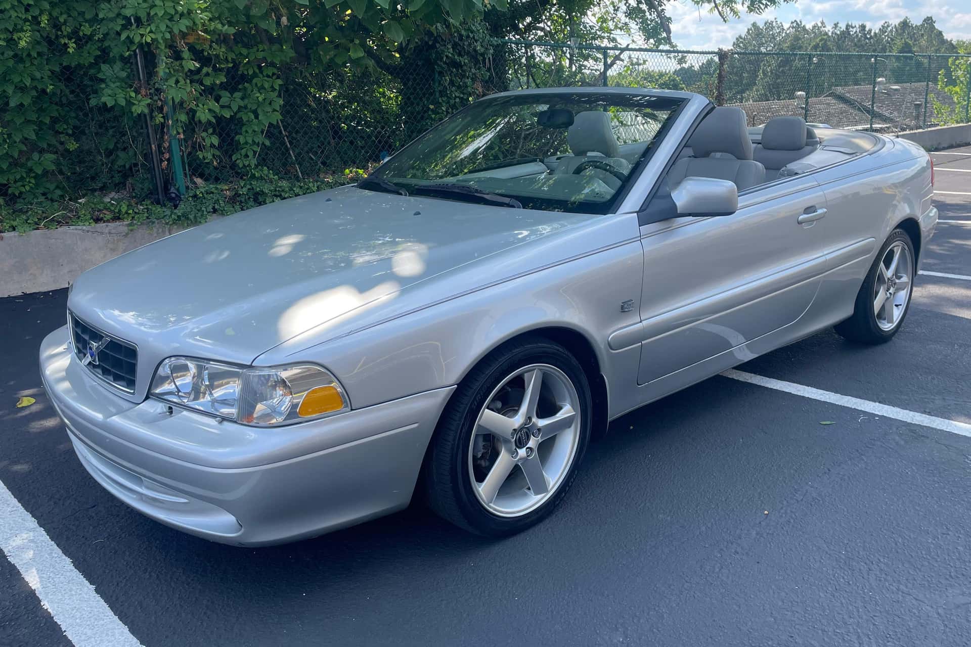 2004 Volvo C70 sold for $6,200