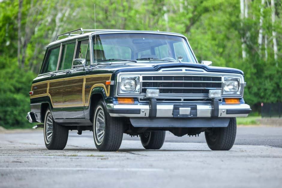 1989 Jeep SJ Grand Wagoneer sold for $21,799