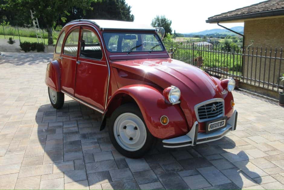 1983 Citroen 2CV sold for €8,700