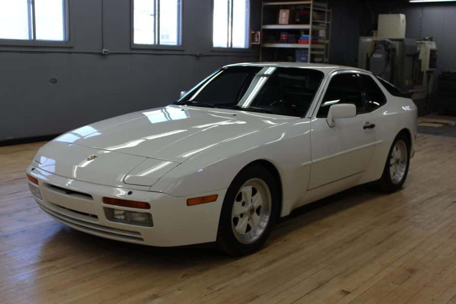 1986 Porsche 944 Turbo sold for $28,944