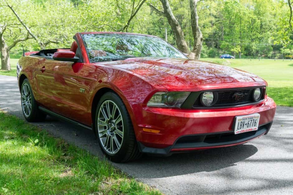 2010 Ford Mustang S197 2005-2014 sold for $19,000