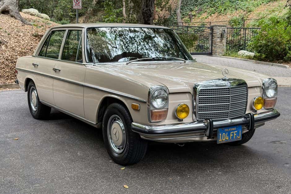1972 Mercedes-Benz W114 & W115 sold for $26,000