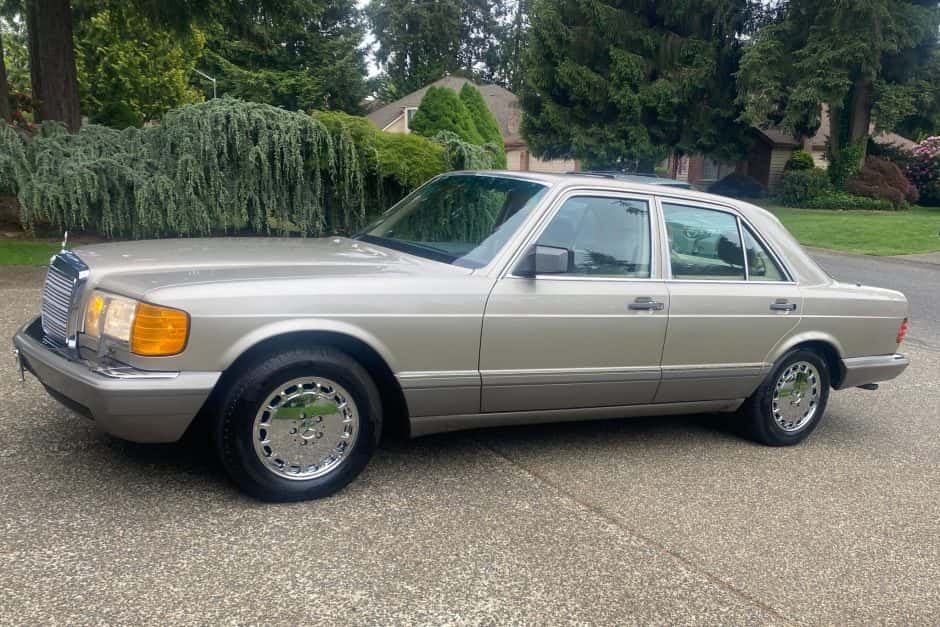 1989 Mercedes-Benz W126 S-Class sold for $14,250