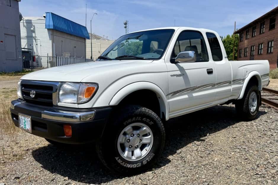 1998 Toyota Tacoma (N1X0 1995-2005) sold for $16,999