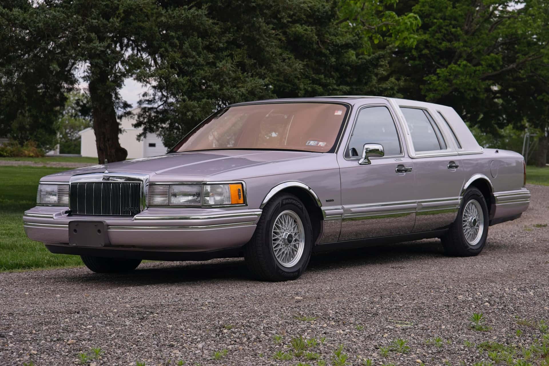 1991 Lincoln Town Car sold for $11,546