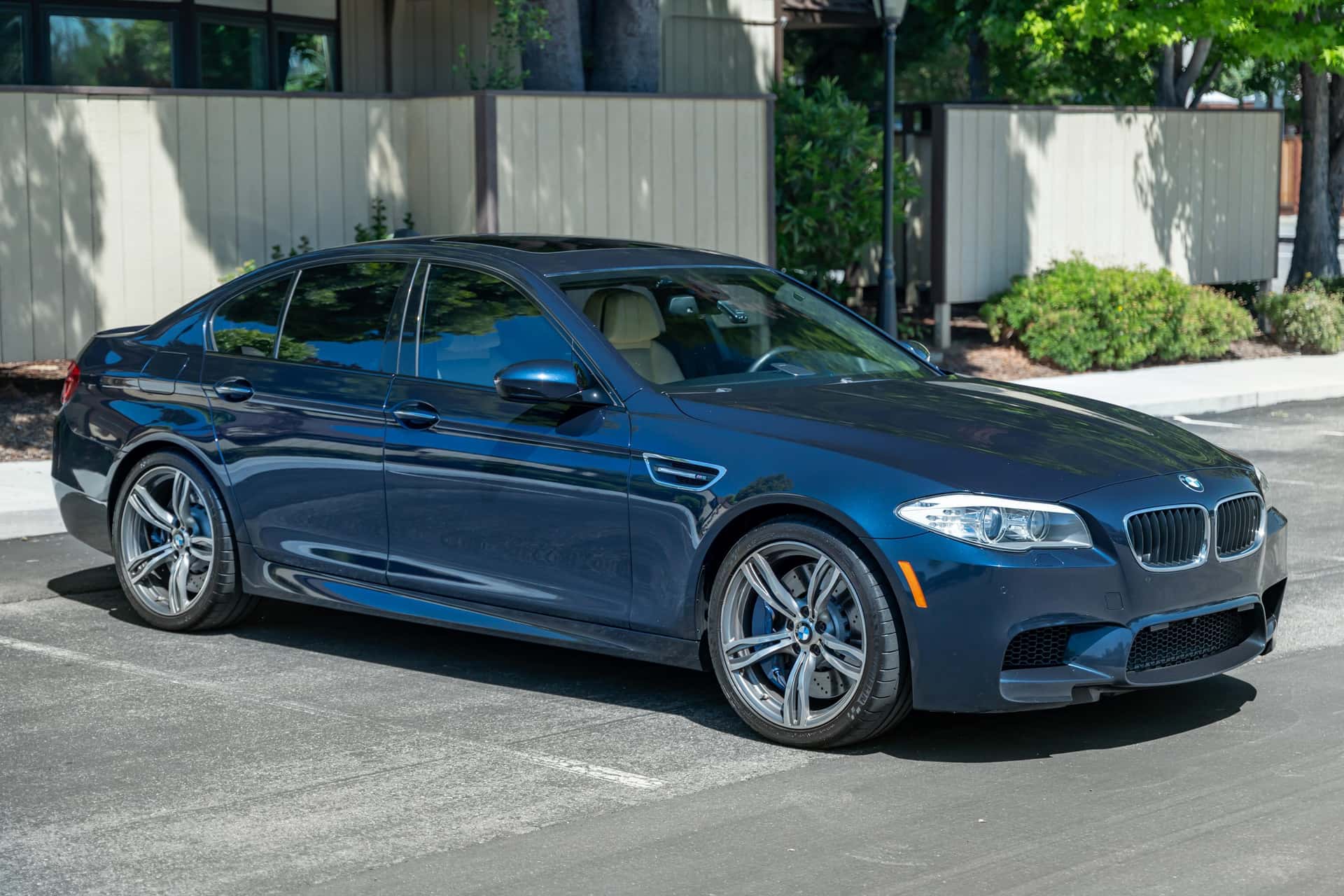 2013 BMW F10 M5 sold for $36,500